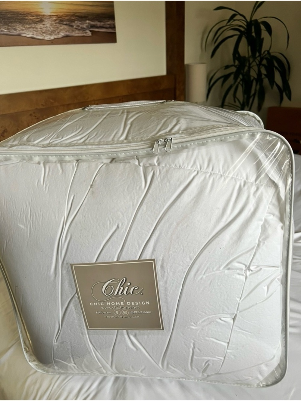 🛏️ Calvin Klein Down Alternative King Comforter 😴 - Picture 6 of 6